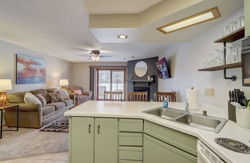 Wisconsin Dells Condo | Steph's Waterfront Retreat