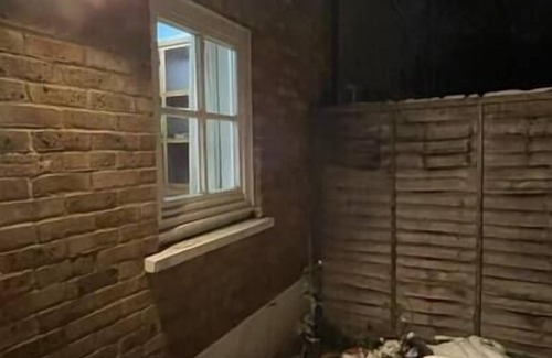 Tower Hamlets House | Stepney Green Gated Area w/Parking & Garden