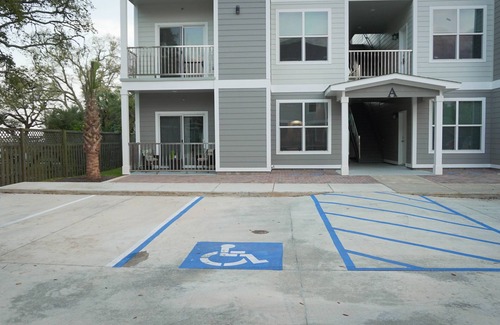 Biloxi Apartment | 🔥STEPS 2 BEACH❤️ | SLEEPS 3 W/W+D