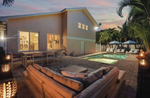 Palm Beach Shores House | Steps 2 Beach | Pool/SPA | Game Room | Pool Table