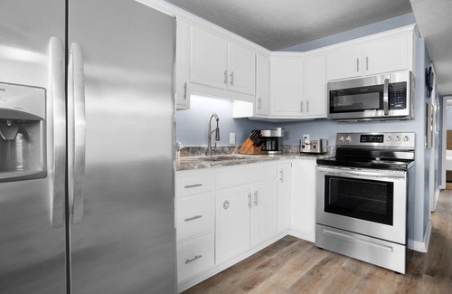 Bahama Beach Condo | ⭐Steps 2 Beach~Courtyard~EV Charging~The Beach at Dogwood A