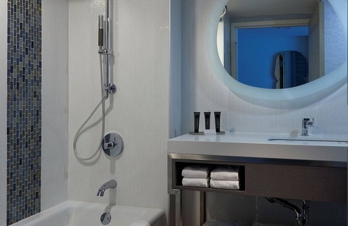 East Daytona Hotel | Steps Away from Daytona Beach! 2 Relaxing Unit w/View | Outdoor Pool!