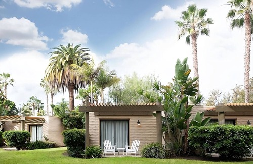 San Diego Hotel | Steps Away from Fun! Outdoor Pool, Beachfront Location!