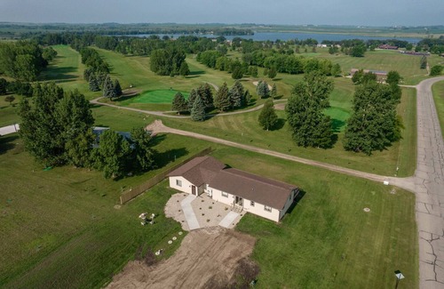 Grant County House | Steps away from golf course + Close to beach