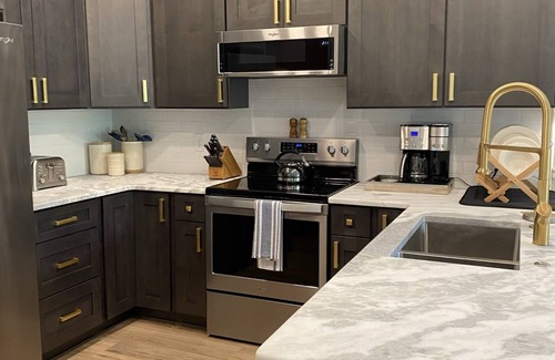 Auburn Condo | Steps away from Jordan Hare Stadium, Auburn Arena & downtown Auburn!