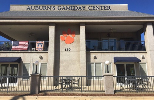Auburn Condo | Steps away from Jordan Hare Stadium, Auburn Arena & downtown Auburn!