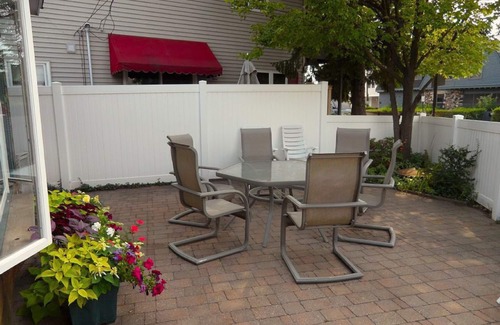 South Haven Cottage | Steps Away from the Beach