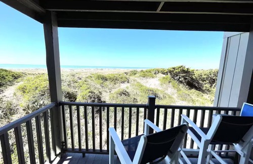 Morehead City Condo | Steps Away from the Ocean at Southwinds