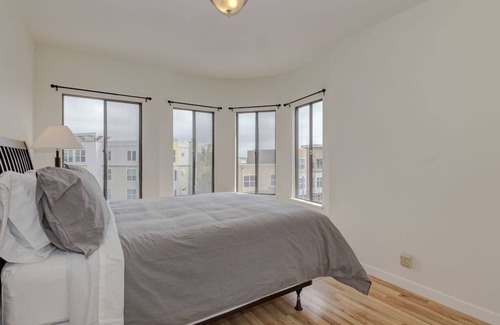 Russian Hill Apartment | Steps away of Fisherman’s Wharf, Cable Car, Coit Tower, Ghirardelli Square.