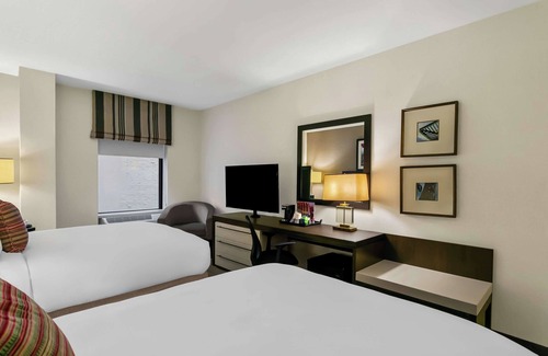 Downtown Baltimore Hotel | Steps from Baltimore Highlights | 2 Affordable Units Close to National Aquarium