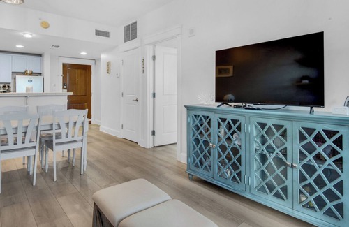 Baytowne Wharf Condo | Steps From Baytowne Wharf With Pool & Private Beach Access