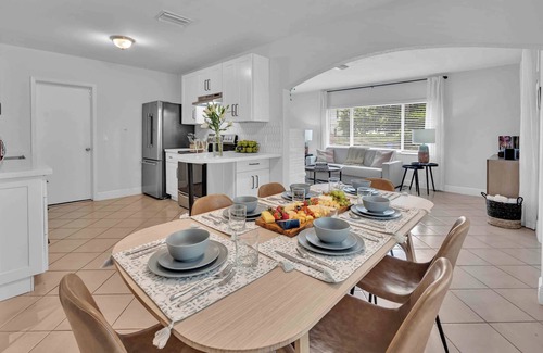 Lauderdale Beach House | Steps from Beach/Quaint Cottage/Hot Tub/Surf Key/H0MES