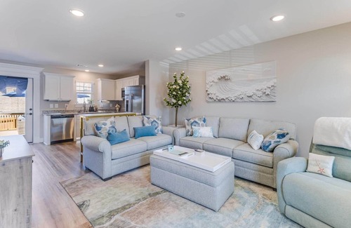 Biloxi House | STEPS FROM BEACH. Cruisin' the Coast friendly. 'The Sandy Rose', Biloxi Ms.