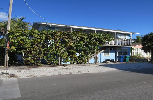 Ilexhurst Villa | Steps from Beach! Grill - Wif