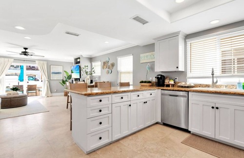 West Newport Villa | Steps from Beach: Stylish Getaway