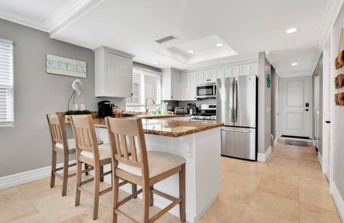 West Newport Villa | Steps from Beach: Stylish Getaway