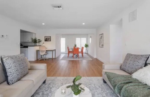 Bel Air House | Steps from Beach 2 Kings & 2 Queens Lauderdale by the Sea