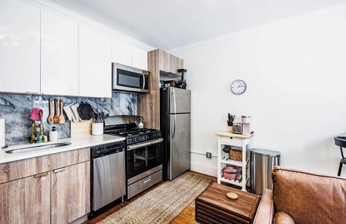 East Rock Apartment | Steps from Campus - The Yale