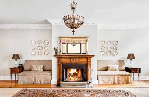Charleston Historic District Hotel | Steps from Charleston City Market: Historic Charm in Every Corner