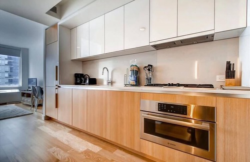 Hell's Kitchen Apartment | Steps from Hudson River Studio BR Downtown/River | Desk + Wi-Fi