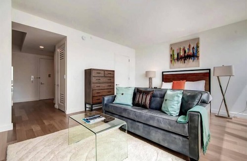Hell's Kitchen Apartment | Steps from Hudson River Studio BR Downtown/River | Desk + Wi-Fi