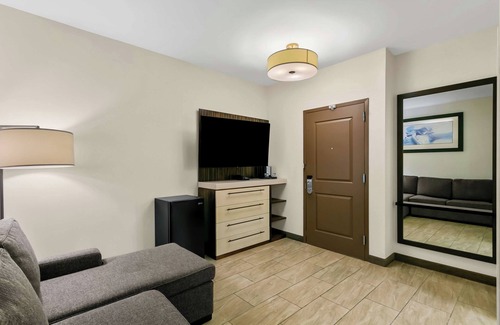 Downtown Baltimore Hotel | Steps from Inner Harbor! Stylish Stay Near Baltimore Museum of Art