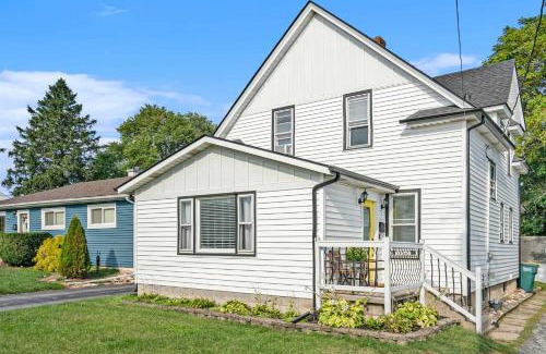 Valparaiso House | Steps from Journeyman in Downtown Valparaiso