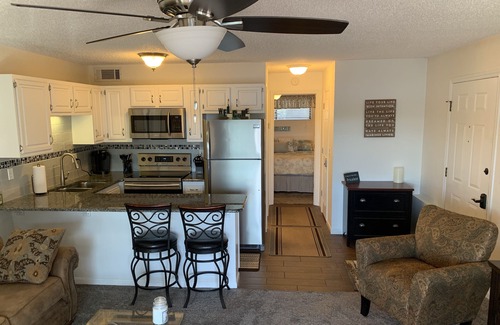 Osage Beach Condo | 🐟 Steps from Lake POOL Private Deck On the Lake + Boat Ramp