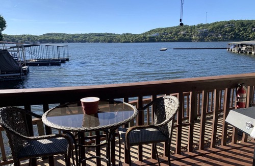 Osage Beach Condo | 🐟 Steps from Lake POOL Private Deck On the Lake + Boat Ramp