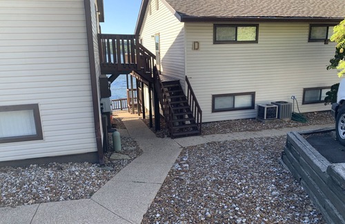 Osage Beach Condo | 🐟 Steps from Lake POOL Private Deck On the Lake + Boat Ramp