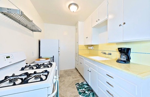 Village of La Jolla Condo | Steps from Ocean/Pet Friendly/Walk to Village