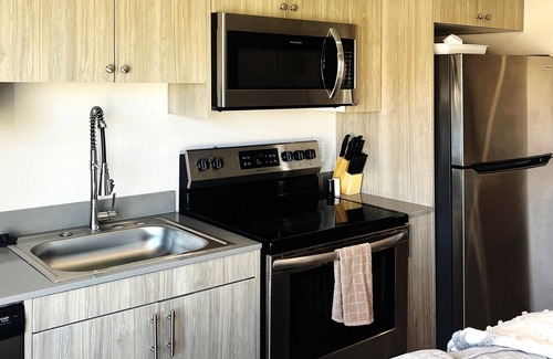 City Park West Apartment | Steps from Saint Joseph Hospital