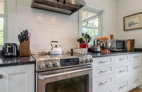 Biddeford House | Steps from secluded beach at Hoyt Neck - 3/2, short drive to KPT and GRB.