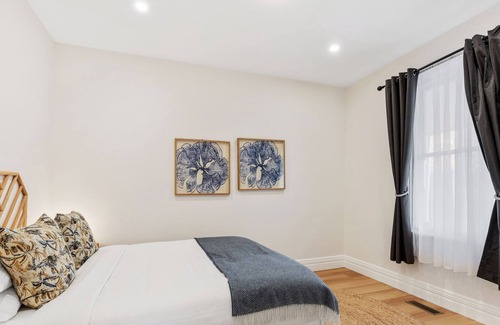 Abbotsford House | Steps from Shops - Abbotsford 3-Bed Home with Yard