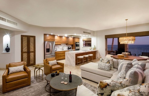 El Medano Ejidal Villa | Steps From the Beach, Jacuzzi, Lux Amenities, 3000 SqFt, Great Reviews -3301