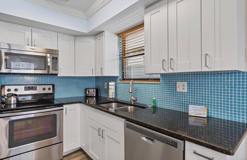 Holmes Beach Villa | Steps from the Beach 2BR
