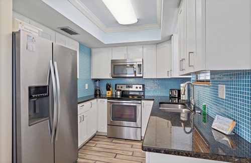 Holmes Beach Villa | Steps from the Beach 2BR