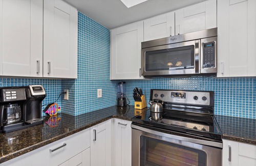Holmes Beach Villa | Steps from the Beach 2BR