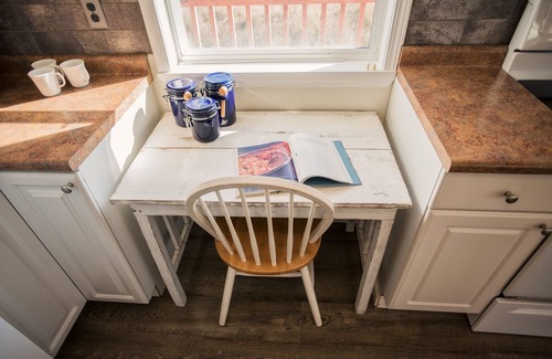 Southpointe House | STEPS from the Beach - Private Access! -As Seen On TV- Accommodates 9