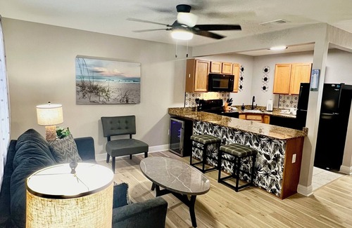 Biloxi Condo | Steps from the beach & Newly Renovated!