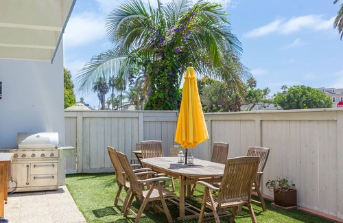 Del Mar House | Steps from the Beach.