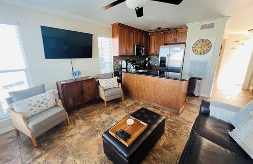 Galveston Condo | Steps from the beach and minutes from downtown. Base rate is for 2 ppl.