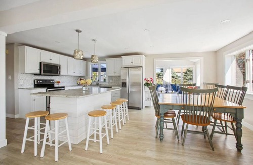 Kennebunk House | Steps From The Beach