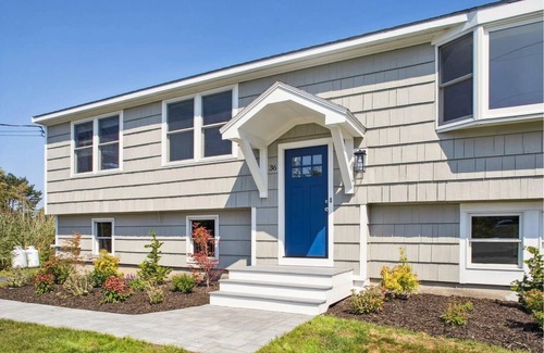 Kennebunk House | Steps From The Beach