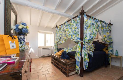 Saint-Tropez City Centre House | Steps from the Port! Chic 2-Bed in the Heart of Saint-Tropez