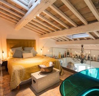 Saint-Tropez City Centre House | Steps from the Port! Chic 2-Bed in the Heart of Saint-Tropez