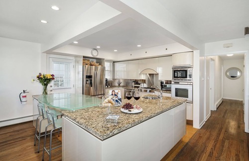Gardens House | Steps from the pristine Gardens beach. A rare find. Welcome to The Seagate.