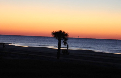 Pass Christian Cottage | Steps from the Sand! Walk to Park/TennisCourts/SplashPad/Restaurants/Marina.