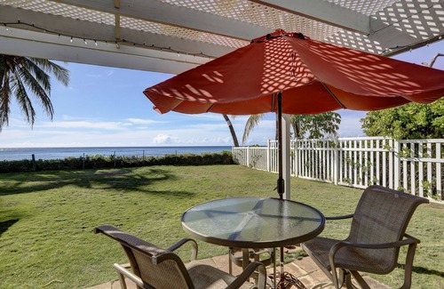 Makaha Cottage | Steps From the Sand Charming Beach Front Cottage Located on Makaha Surfing Beach