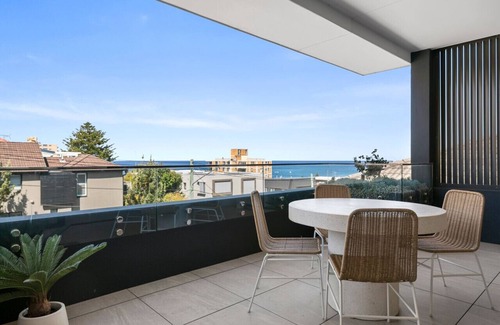 Coogee Apartment | Steps from the shore: Coogee Beachside Haven #6